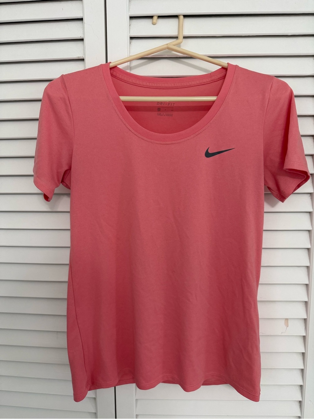 Nike Dri-FIT Scoop Neck Short Sleeve Training Shirt Coral Pink Size S - Picture 2 of 5